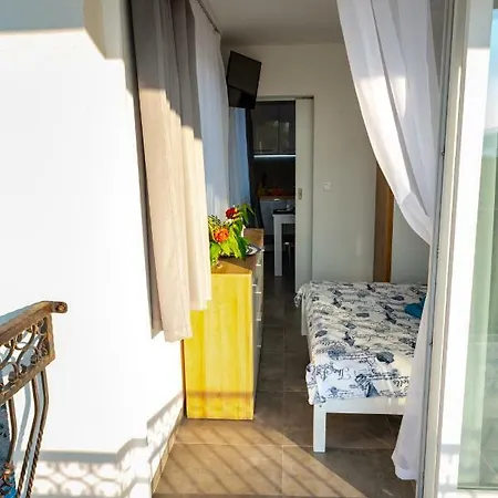 Apartmani Dalmacjia Grebastica Exterior photo